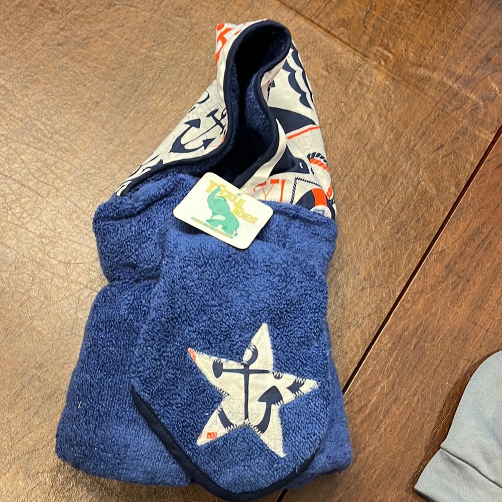 Brand new with tags boys Tickle Toe hooded towel with washcloth!